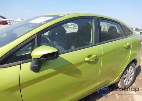 2013 Ford Fiesta Se z USA, uszkodzony, nr VIN 3FADP4BJ3DM118854